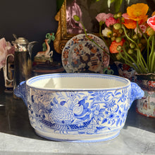 Load image into Gallery viewer, An early 19th century transfer decorated blue and white two handled jardiniere. Circa 1820
