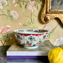 Load image into Gallery viewer, A Chinese porcelain Wucai (five colours) bowl. (1662-1722)
