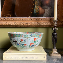 Load image into Gallery viewer, A large Chinese porcelain Wucai (five colours) bowl. Kangxi period (1662-1722)
