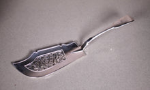 Load image into Gallery viewer, A Georgian sterling silver fiddle pattern fish slice
