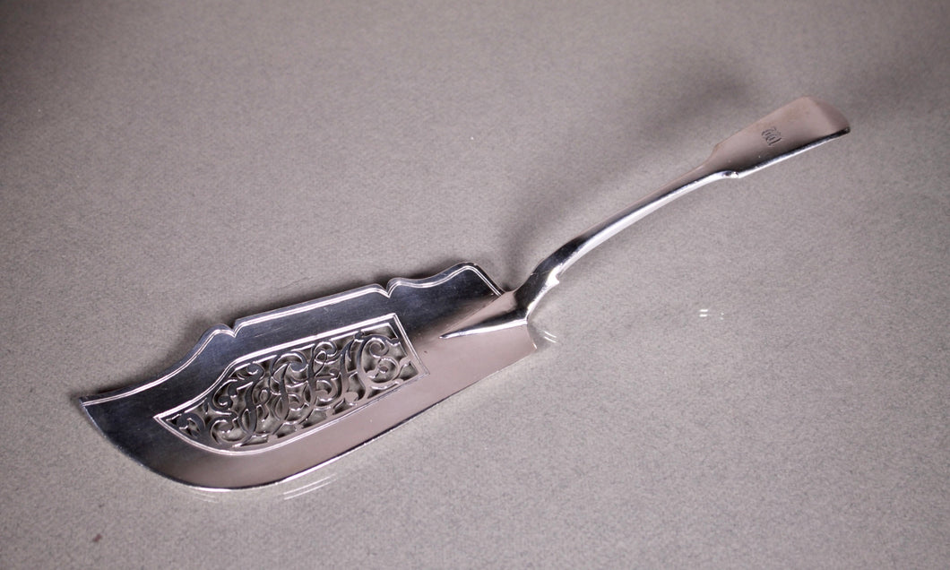 A Georgian sterling silver fiddle pattern fish slice