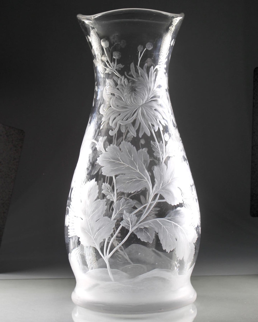 A fine large high quality engraved crystal glass vase attrib: Thomas Webb & Sons, Stourbridge