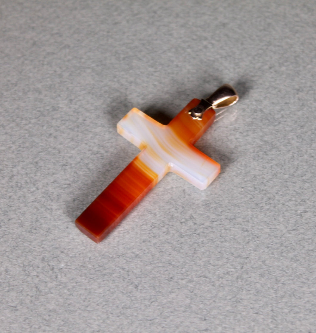 A 19th century banded Agate cross pendant