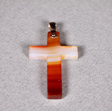 Load image into Gallery viewer, A 19th century banded Agate cross pendant
