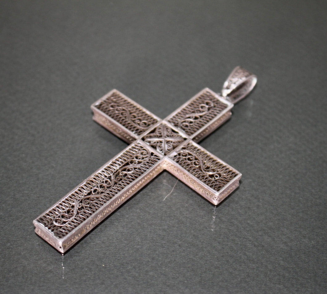 A 19th century silver filigree cross pendant